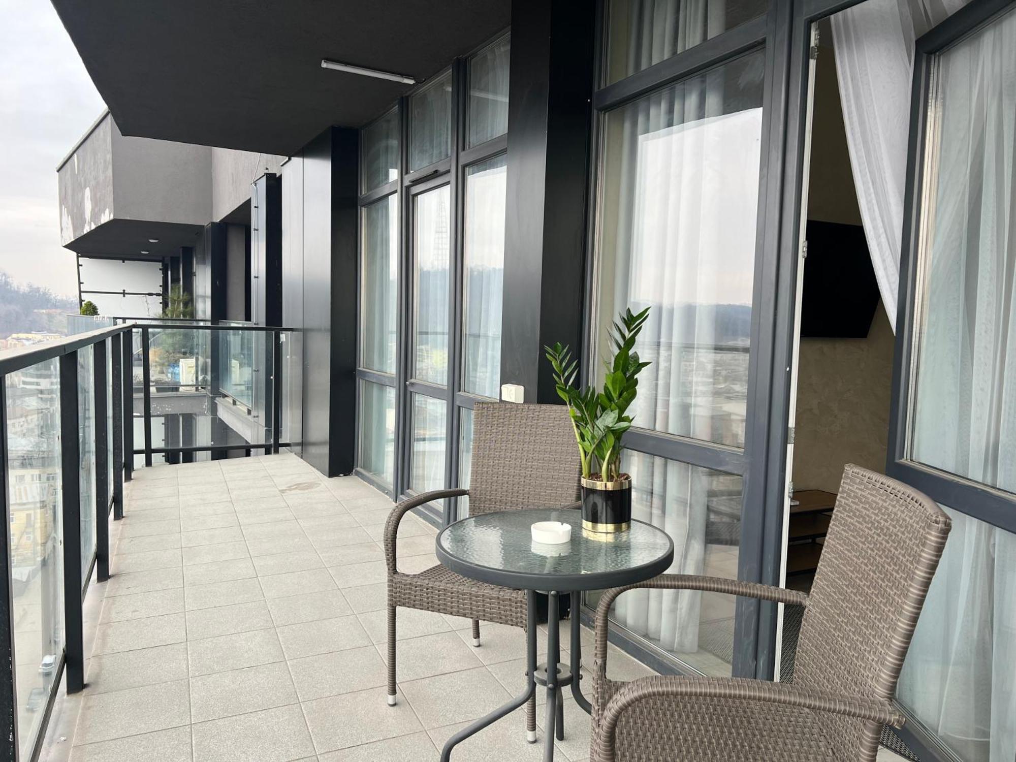 Apartments Vip Avalon Lviv Bagian luar foto