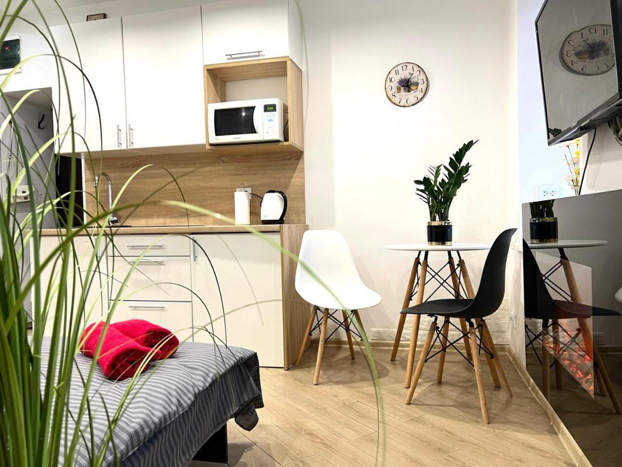 Apartments Vip Avalon Lviv Bagian luar foto