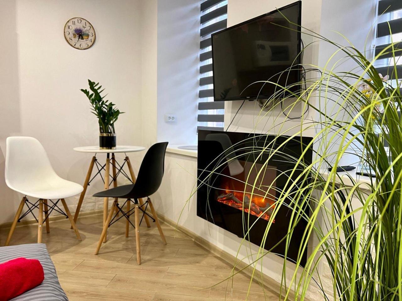 Apartments Vip Avalon Lviv Bagian luar foto