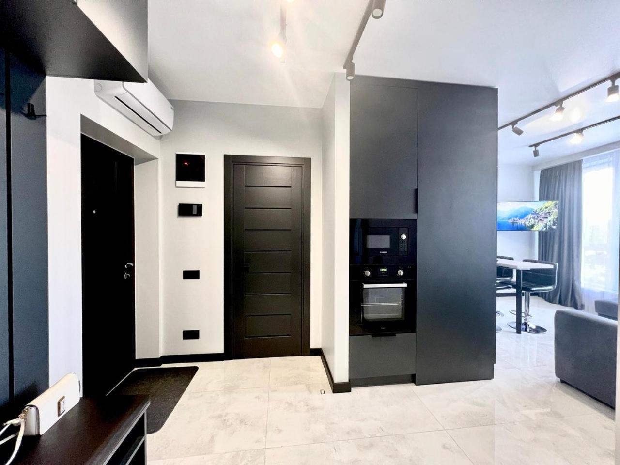 Apartments Vip Avalon Lviv Bagian luar foto