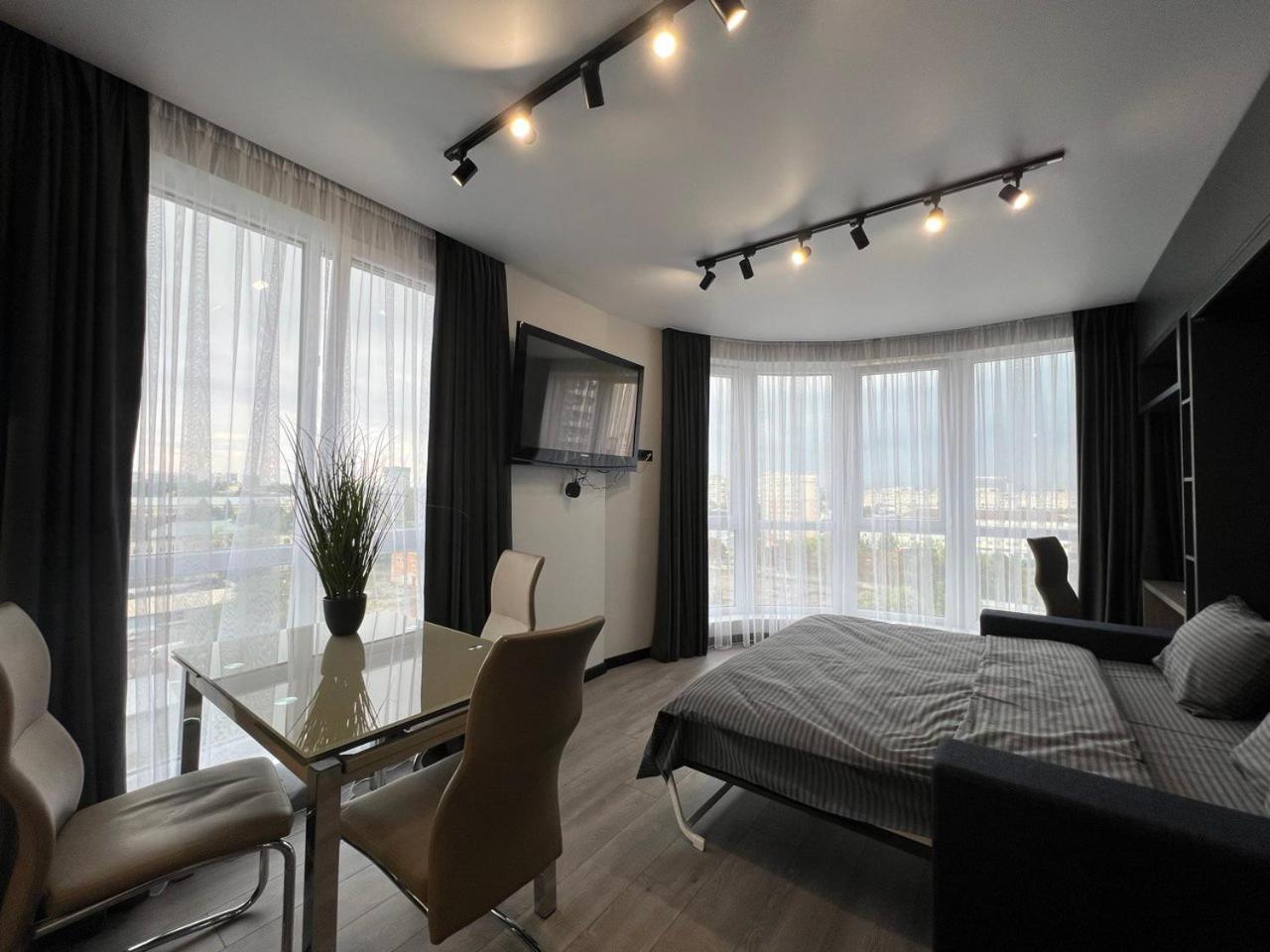 Apartments Vip Avalon Lviv Bagian luar foto