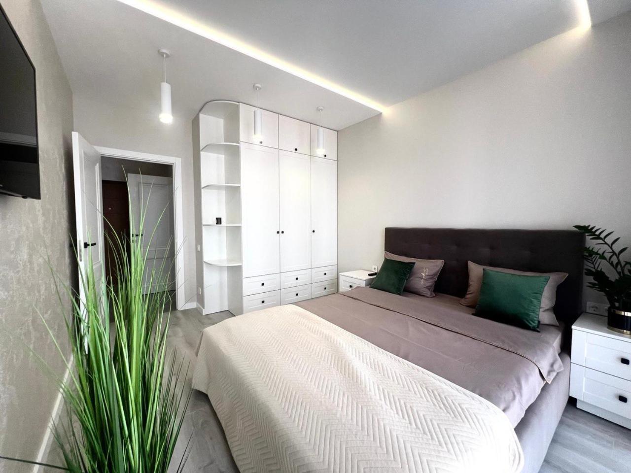 Apartments Vip Avalon Lviv Bagian luar foto