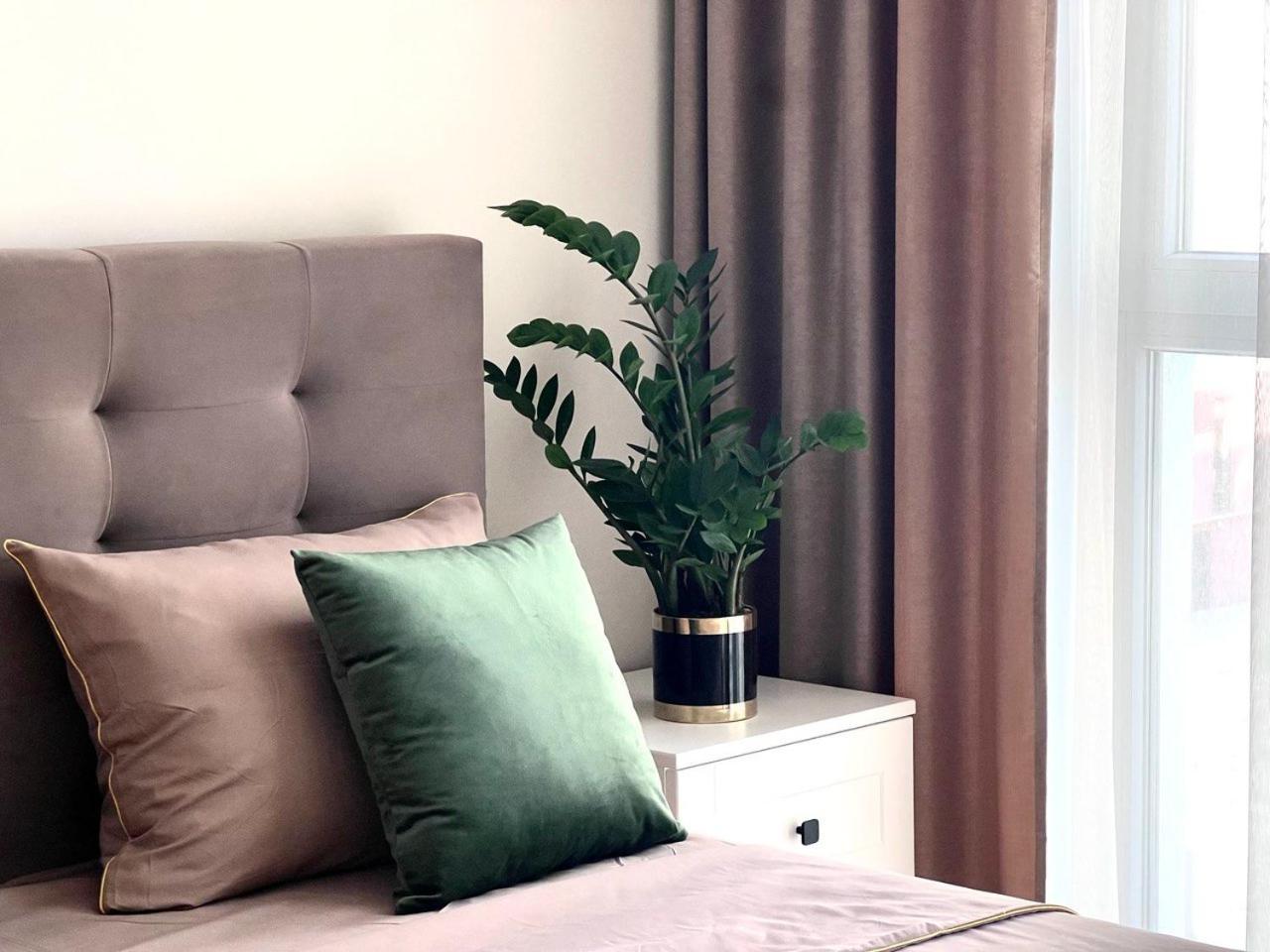 Apartments Vip Avalon Lviv Bagian luar foto