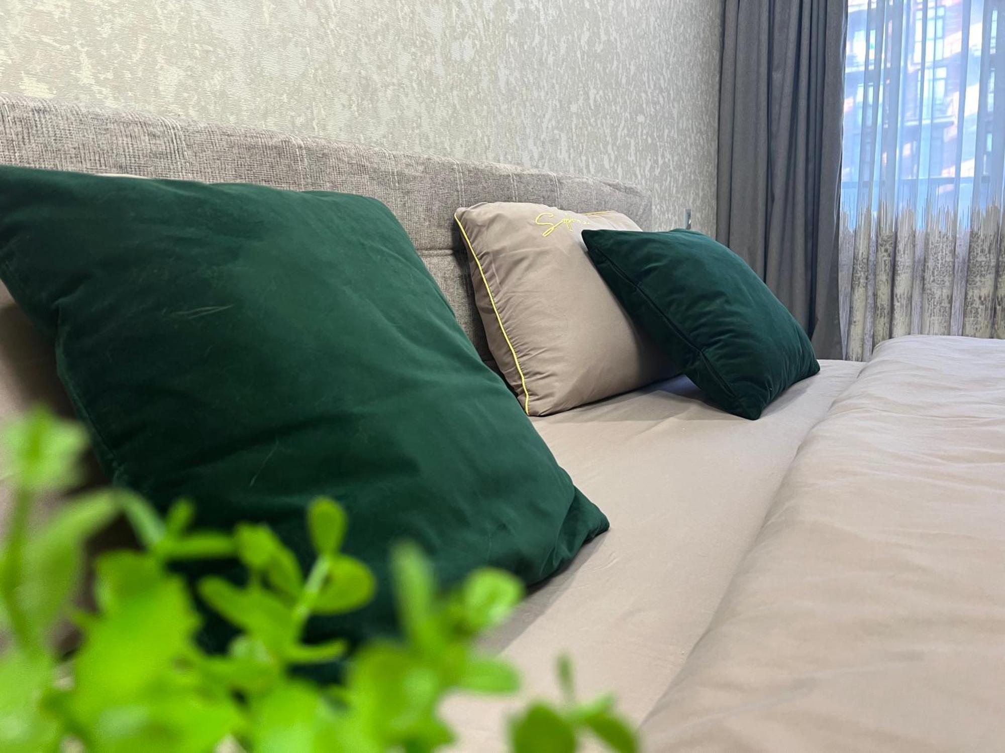 Apartments Vip Avalon Lviv Bagian luar foto